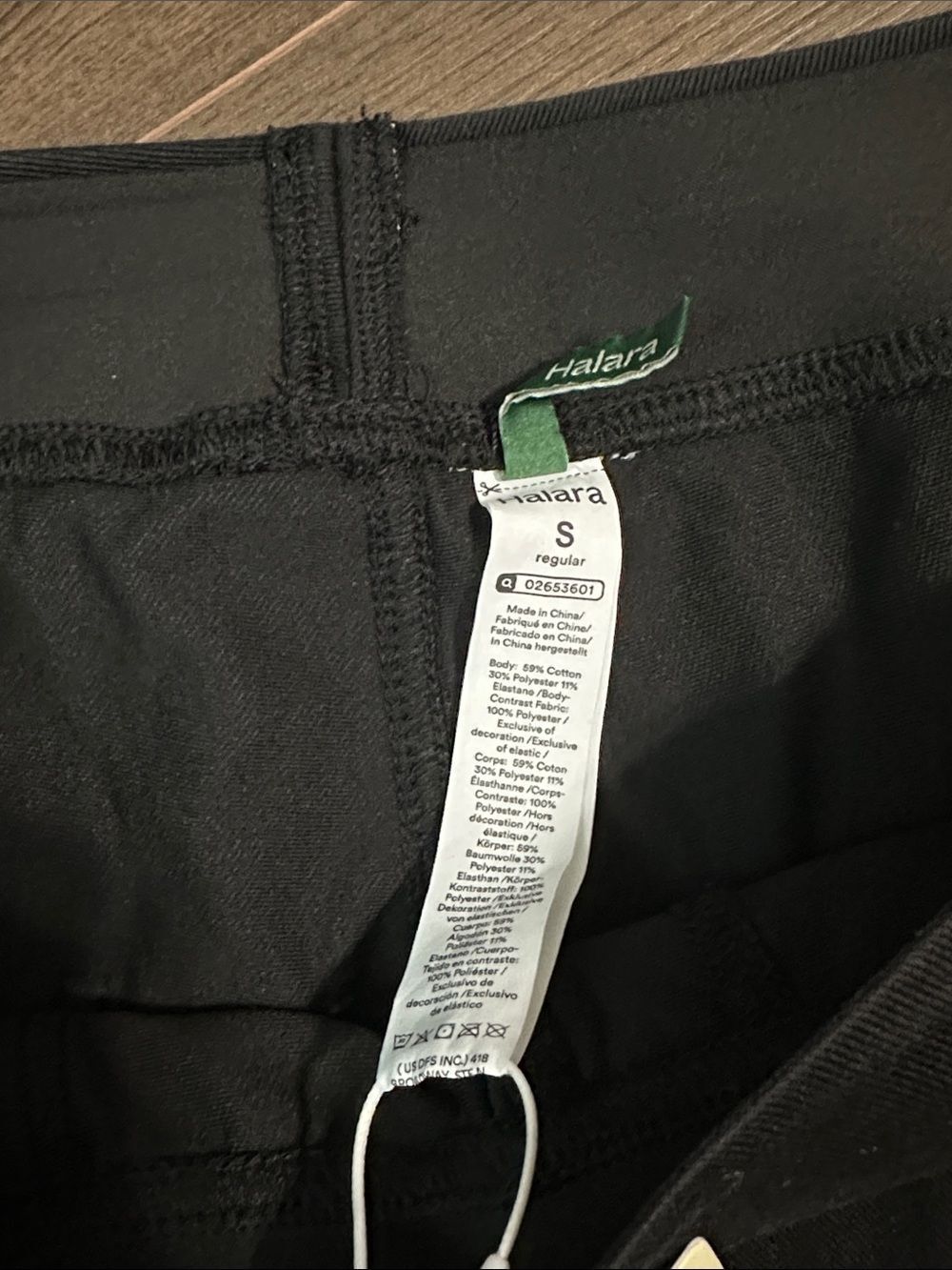 NWT Halara Flex Mid Rise Black Cargo Pockets Straight Leg Casual Jeans - Small - Picture 11 of 13
